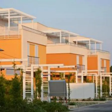 Casa A Con Terrazzo E Piscina بوليكورو