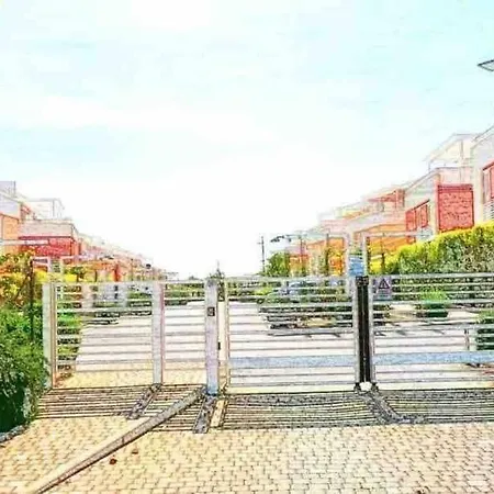 Casa A Con Terrazzo E Piscina *