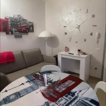 Casa A Con Terrazzo E Piscina